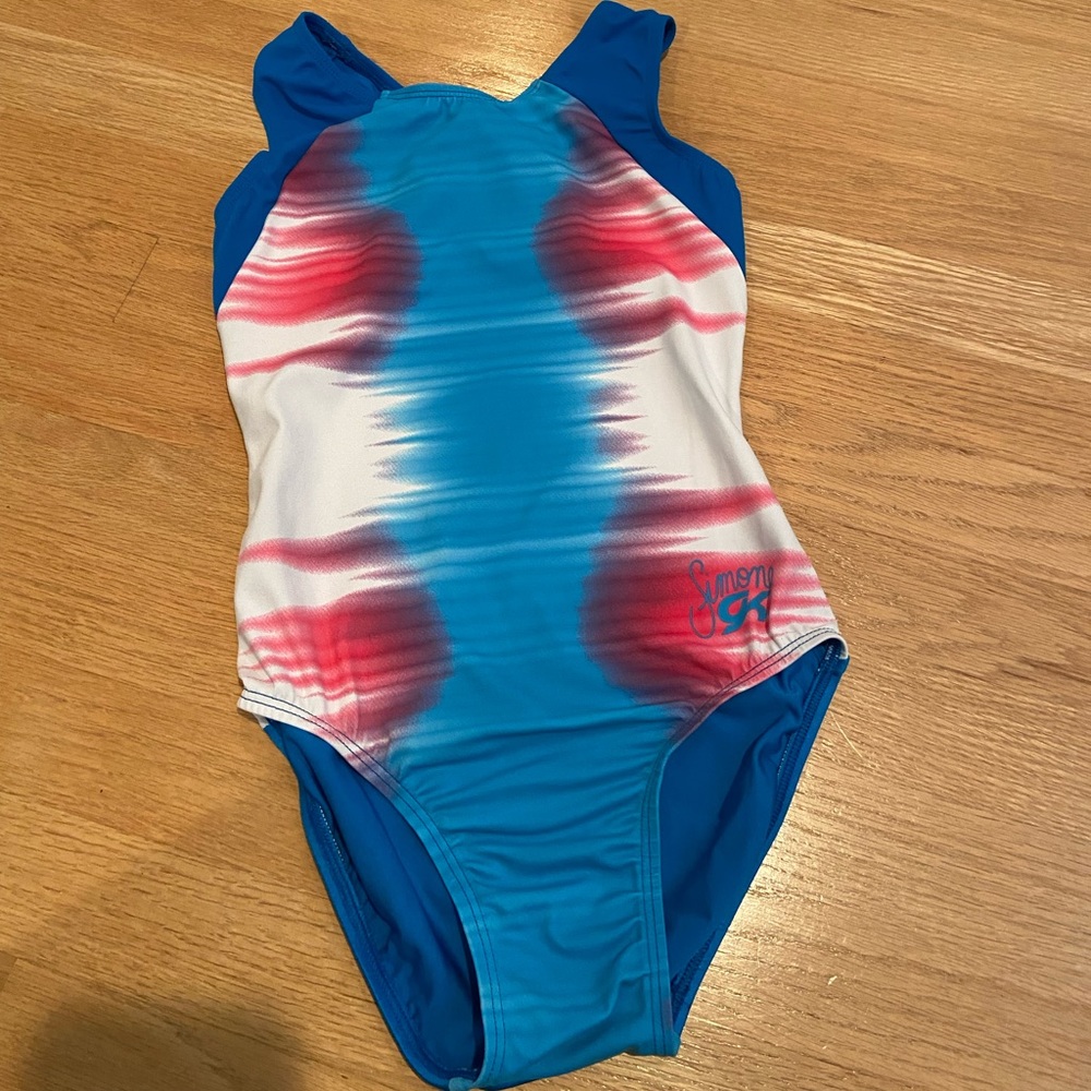 GK Leo adult small. Smoke free home.